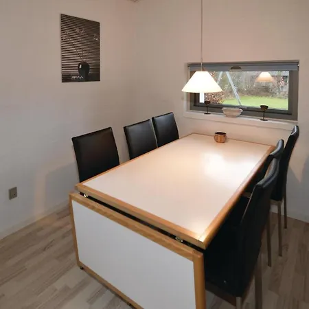 Three-bedroom Holiday In 度假居 Farsø